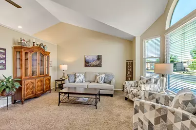916 N 1100 W, Farmington, UT 84025 - Photo 2