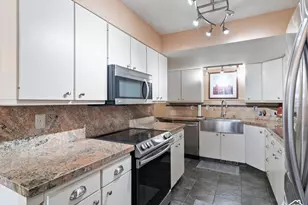 4798 S Saxony Cir E, Holladay, UT 84117 - Photo 10