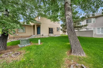 352 Bayside Dr, Saratoga Springs, UT 84045 - Photo 2