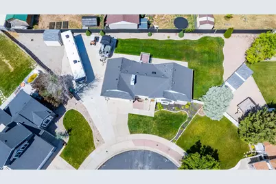 8328 S Plum Creek Cir W, West Jordan, UT 84088 - Photo 2