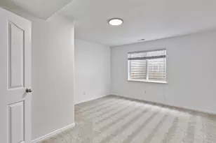 8569 S Sunrise Oak Dr, West Jordan, UT 84081 - Photo 16