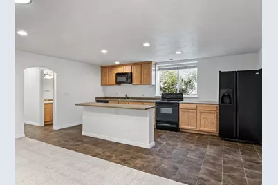 8569 S Sunrise Oak Dr, West Jordan, UT 84081 - Photo 14