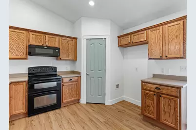 8569 S Sunrise Oak Dr, West Jordan, UT 84081 - Photo 6