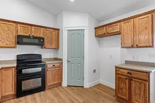 8569 S Sunrise Oak Dr, West Jordan, UT 84081 - Photo 6
