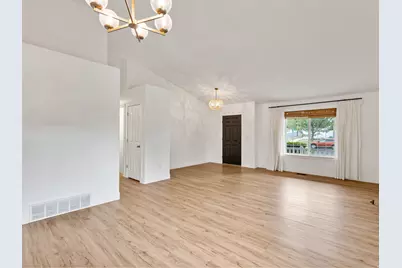 8569 S Sunrise Oak Dr, West Jordan, UT 84081 - Photo 4