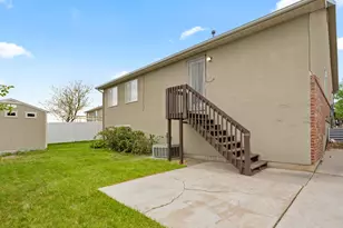 8569 S Sunrise Oak Dr, West Jordan, UT 84081 - Photo 28