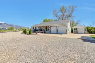 278 E Shepard Ln, Kaysville, UT 84037 - Photo 2