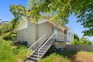 2990 E 3900 S, Holladay, UT 84124 - Photo 2