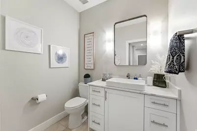 2014 E Quartzridge Dr, Sandy, UT 84092 - Photo 8