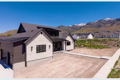 881 E 100 N, Hyde Park, UT 84318 - Photo 2