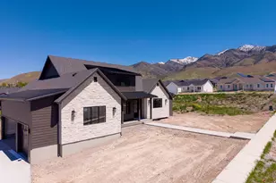 881 E 100 N, Hyde Park, UT 84318 - Photo 2