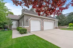 6927 S Vista Grande Dr, Cottonwood Heights, UT 84121 - Photo 6