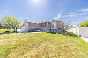 1125 W 3090 S, Syracuse, UT 84075 - Photo 2