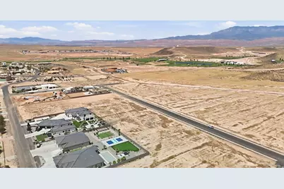 1283 W 4300 S #14, Hurricane, UT 84737 - Photo 12