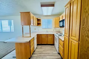 1150 W Red Hills Pkwy, Washington, UT 84780 - Photo 10