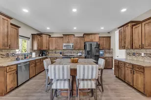 10498 S Brooklyn View Ln Cir W, South Jordan, UT 84095 - Photo 10