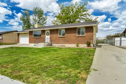 13484 S Homestead Ln, Riverton, UT 84065 - Photo 2