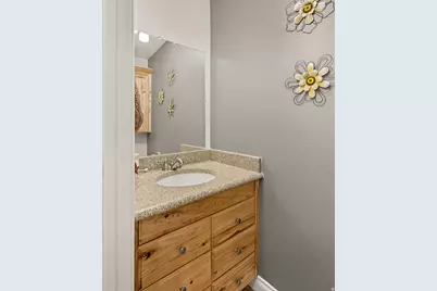 351 W Skyline Dr, Loa, UT 84747 - Photo 14