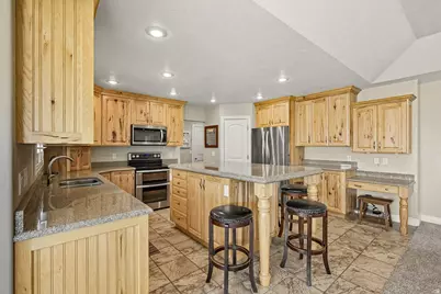 351 W Skyline Dr, Loa, UT 84747 - Photo 2