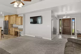 351 W Skyline Dr, Loa, UT 84747 - Photo 6