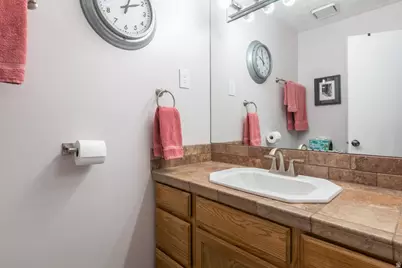 10183 S Hickory Point Dr, Sandy, UT 84092 - Photo 22