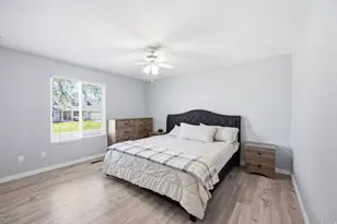 180 E 900 S, Layton, UT 84041 - Photo 16