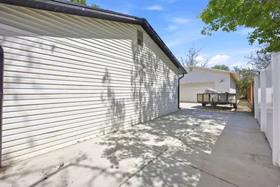180 E 900 S, Layton, UT 84041 - Photo 30