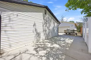 180 E 900 S, Layton, UT 84041 - Photo 30