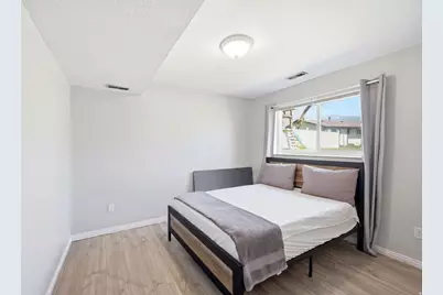 180 E 900 S, Layton, UT 84041 - Photo 16