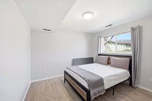 180 E 900 S, Layton, UT 84041 - Photo 16