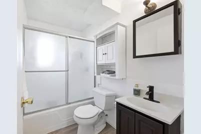 180 E 900 S, Layton, UT 84041 - Photo 20