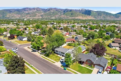 180 E 900 S, Layton, UT 84041 - Photo 34