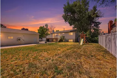 180 E 900 S, Layton, UT 84041 - Photo 40