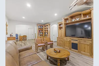 3077 E Scenic Valley Ln S, Sandy, UT 84092 - Photo 30
