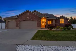 1031 S 1525 W, Syracuse, UT 84075 - Photo 2