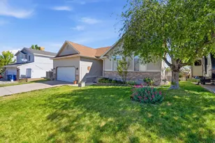 6373 Rogue River Ln, Salt Lake City, UT 84118 - Photo 2