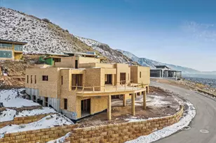 2379 S Cannon Dr, Salt Lake City, UT 84109 - Photo 10