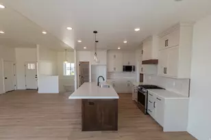 1112 E 50 N, Hyde Park, UT 84318 - Photo 14