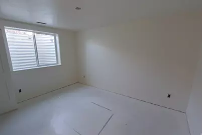 1112 E 50 N, Hyde Park, UT 84318 - Photo 10