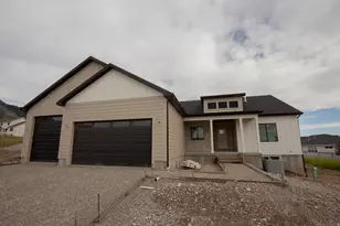 1112 E 50 N, Hyde Park, UT 84318 - Photo 1