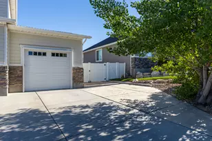 1683 W Packsaddle Circle, Bluffdale, UT 84065 - Photo 34