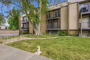 5328 S 570 E, Murray, UT 84107 - Photo 2