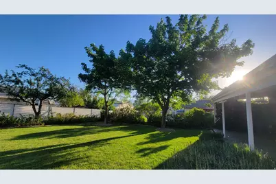 322 E Lane Cir, Sandy, UT 84070 - Photo 4