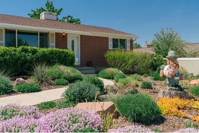 322 E Lane Cir, Sandy, UT 84070 - Photo 4