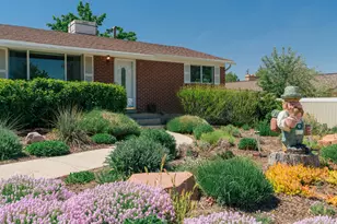 322 E Ln Circle, Sandy, UT 84070 - Photo 4