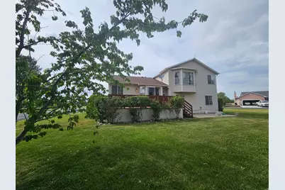 413 Country Dr, Stansbury Park, UT 84074 - Photo 2