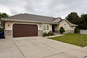 1528 E Buttercup Dr, Sandy, UT 84092 - Photo 2