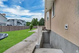 1528 E Buttercup Dr, Sandy, UT 84092 - Photo 34