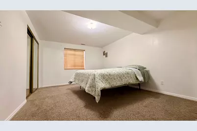 1528 E Buttercup Dr, Sandy, UT 84092 - Photo 26