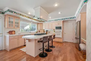 1576 E Bridlebrook Cir S, Salt Lake City, UT 84117 - Photo 10
